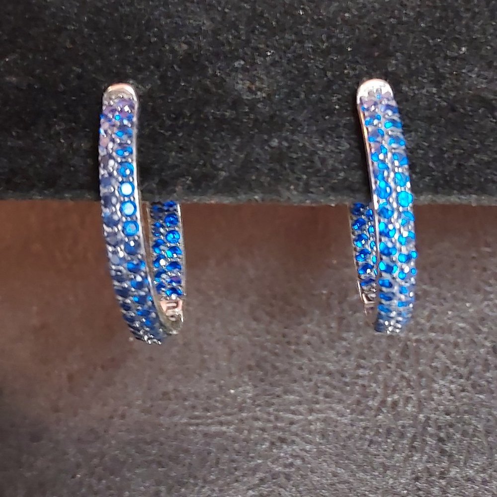 BLUE SPINEL HOOP EARRINS